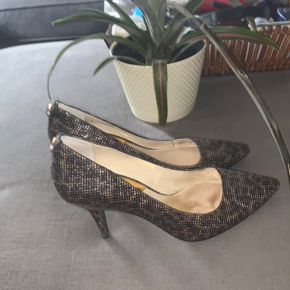 Dress pumps